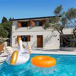 Casa de Férias Stunning Home In Ploce