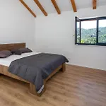 Stunning Home In Ploce
