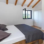 Stunning Home In Ploce