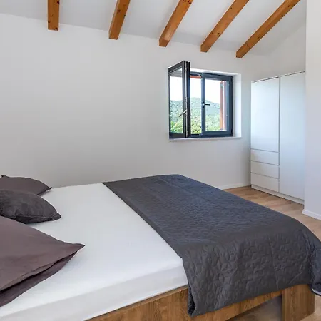 Luxurious Home In Ploce