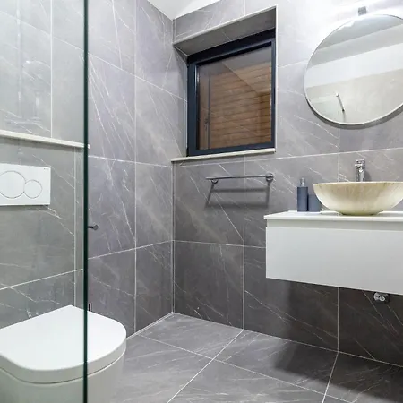 Luxurious Home In Ploce